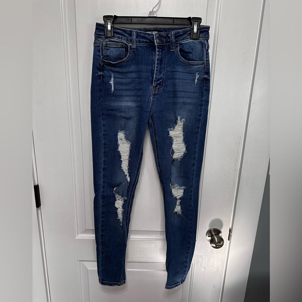 Ripped skinny jeans